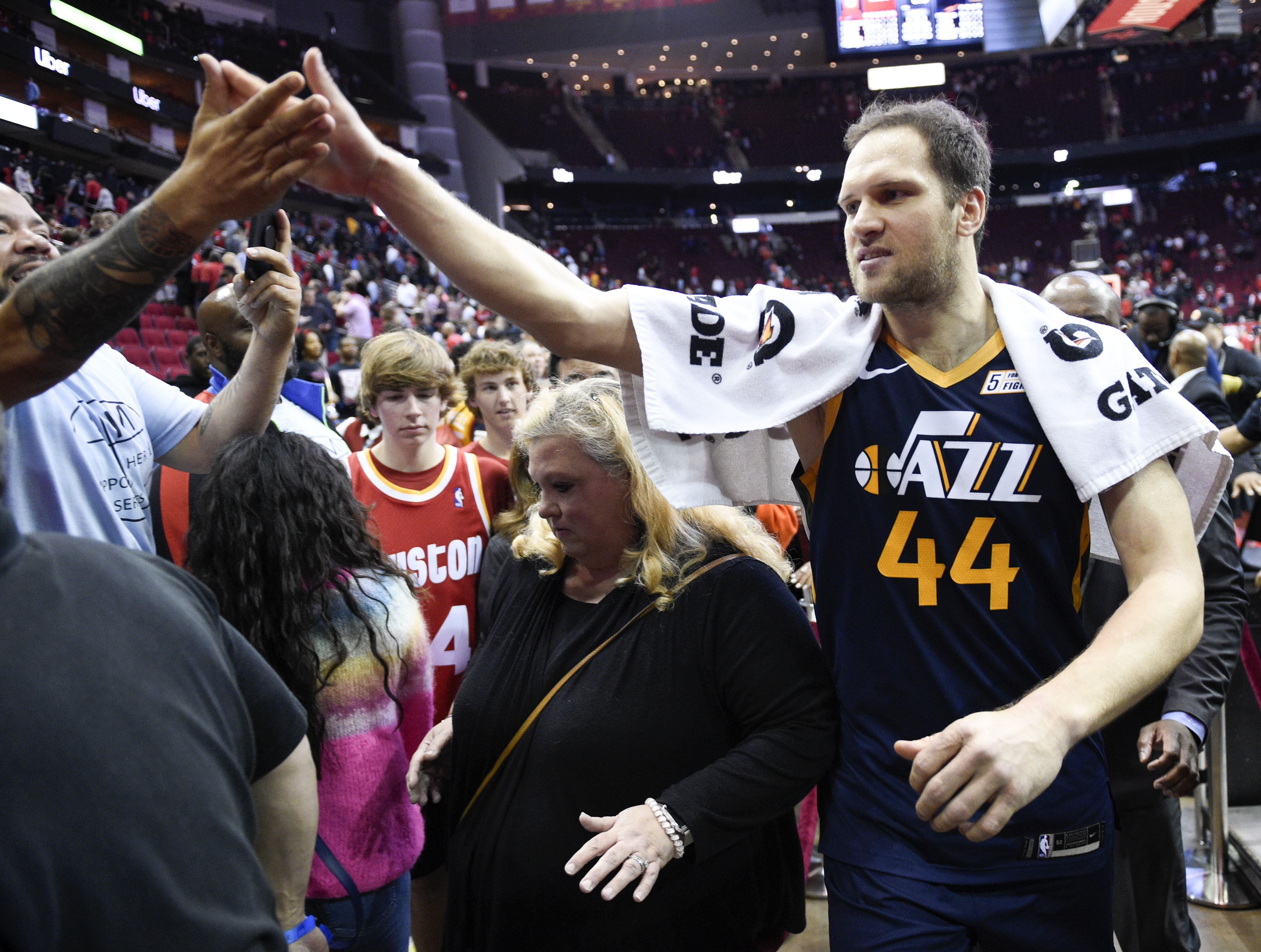 NBA to players: Avoid high-fives as virus concern grows