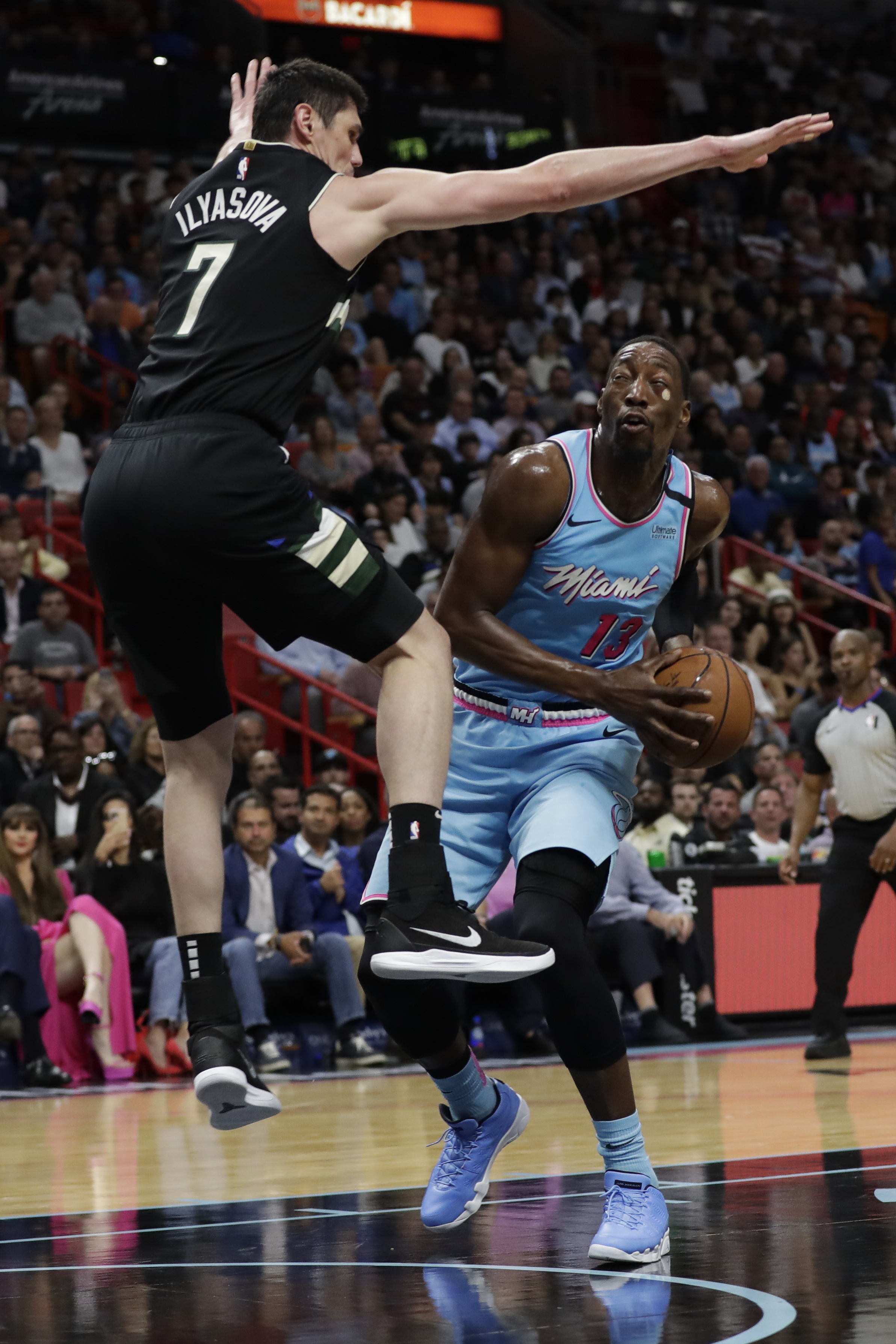 Heat stun Bucks 105-89, holding Antetokounmpo to 13 points