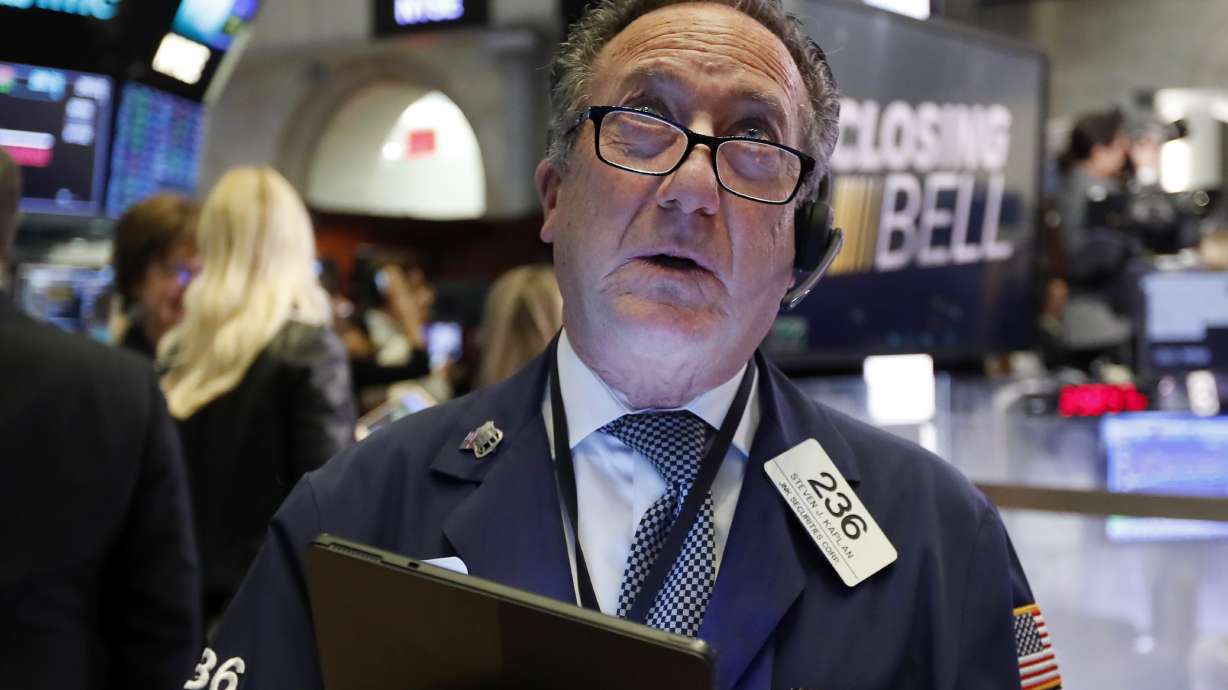 World stocks mixed after Wall Street sinks despite rate cut