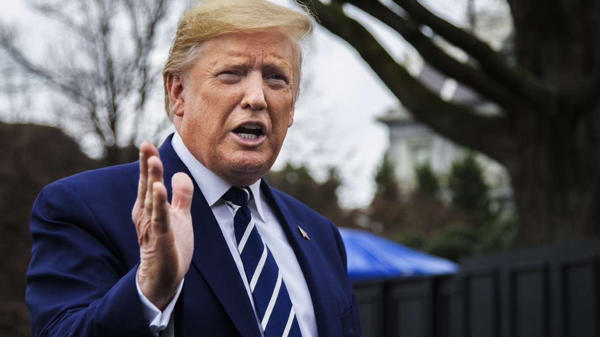 Trump won't extend spy powers without reforms, senator says