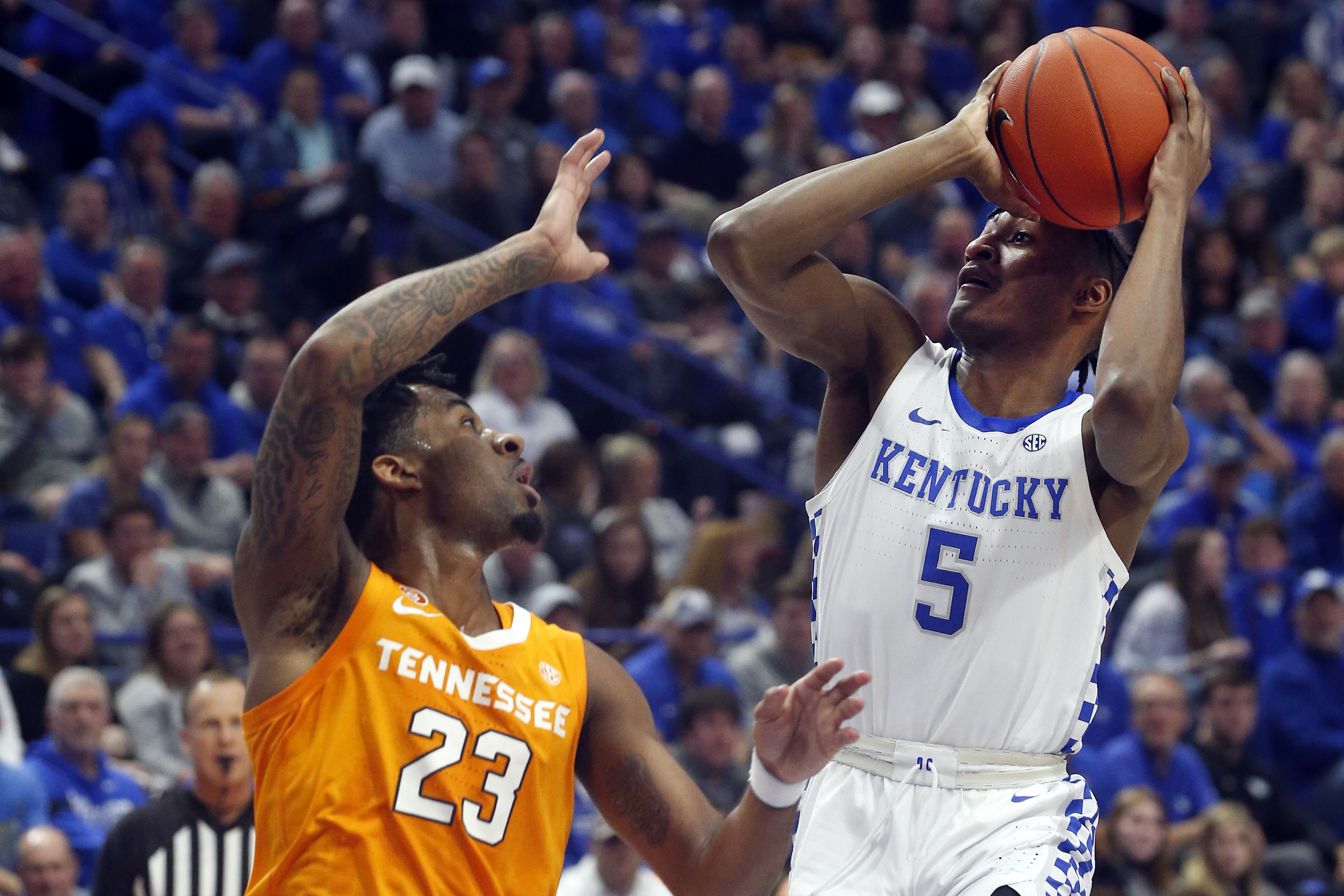 Fulkerson scores 27, Tennessee stuns No. 6 Kentucky 81-73