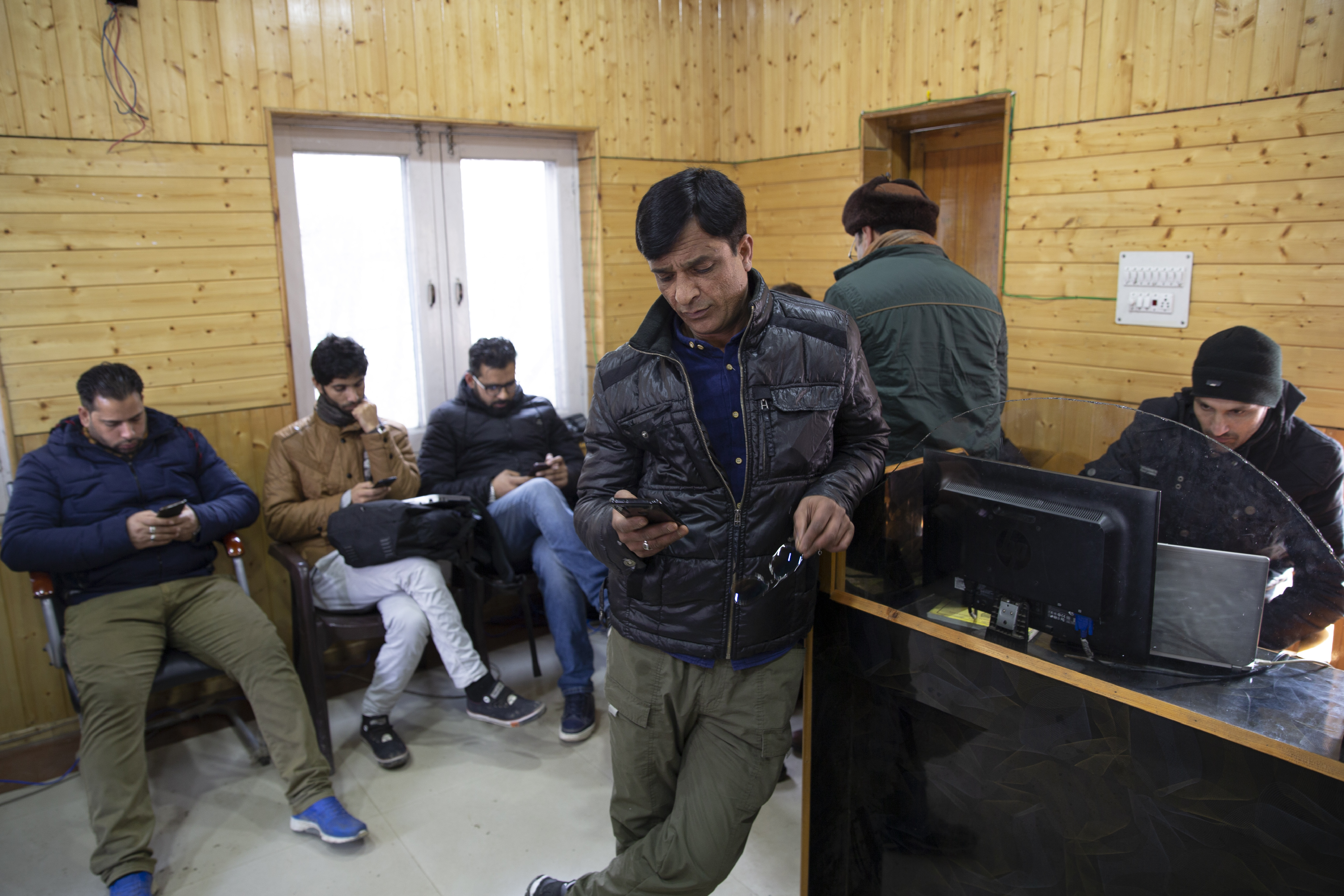 India restores full internet access in Kashmir for 2 weeks