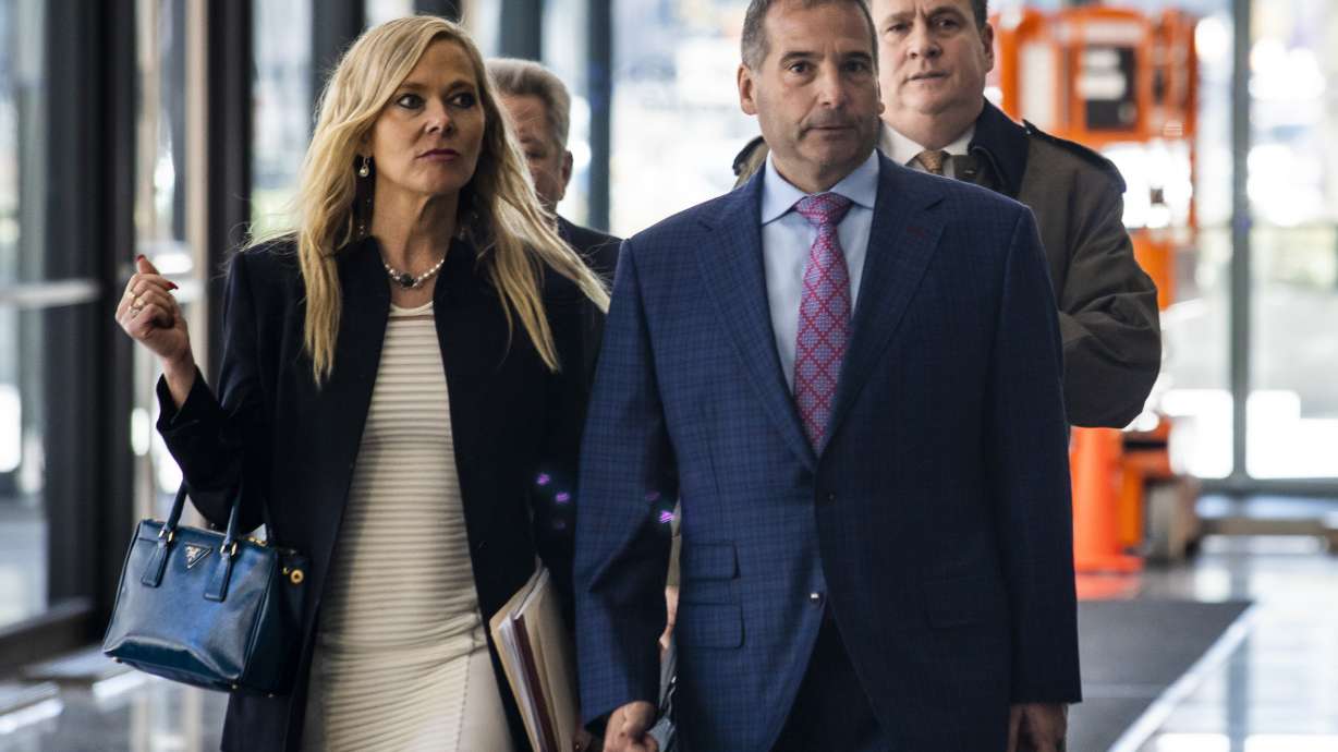 Brian Urlacher's brother pleads not guilty in gambling case