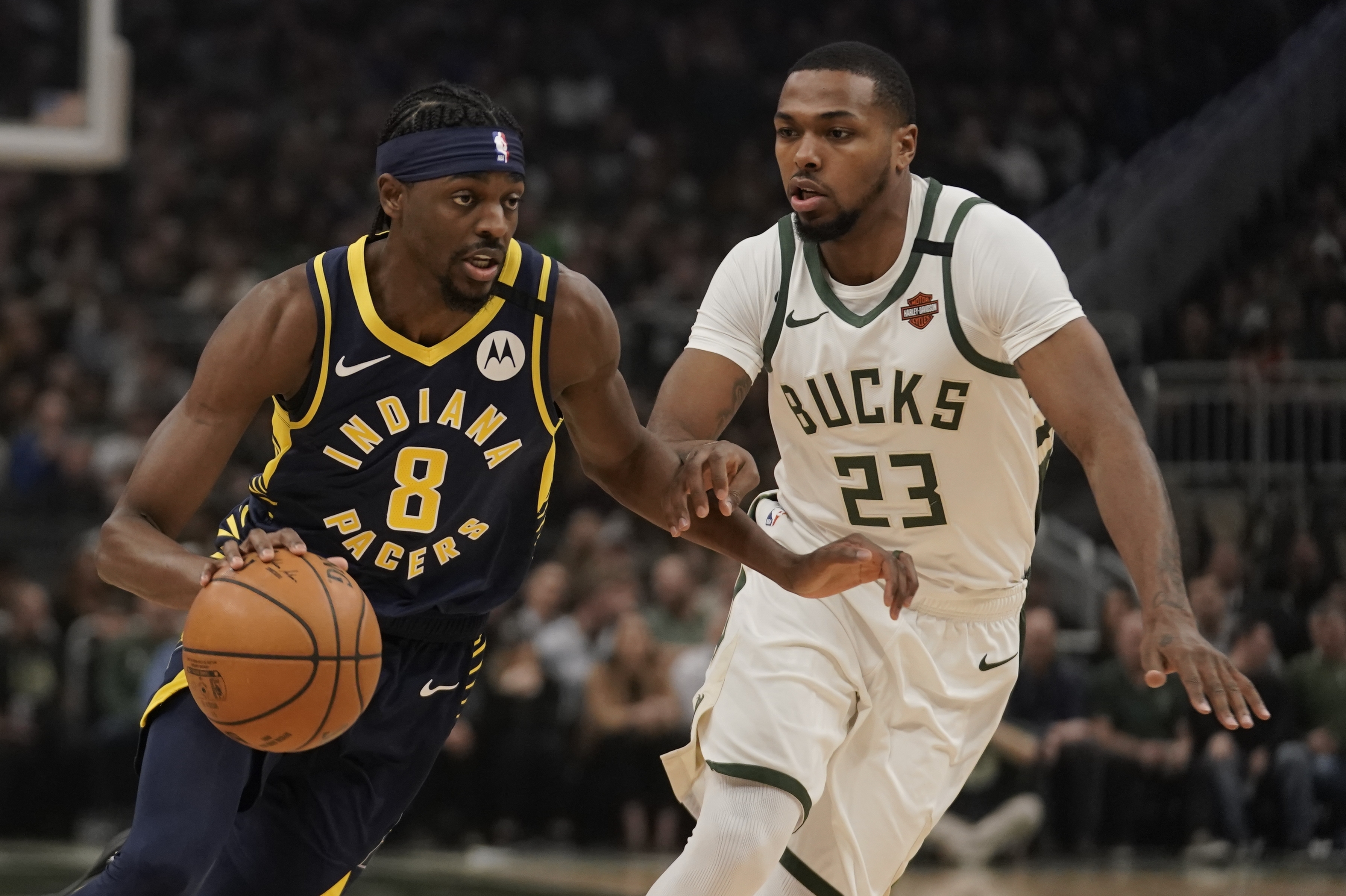 NBA-leading Bucks bounce back from loss to rout Pacers