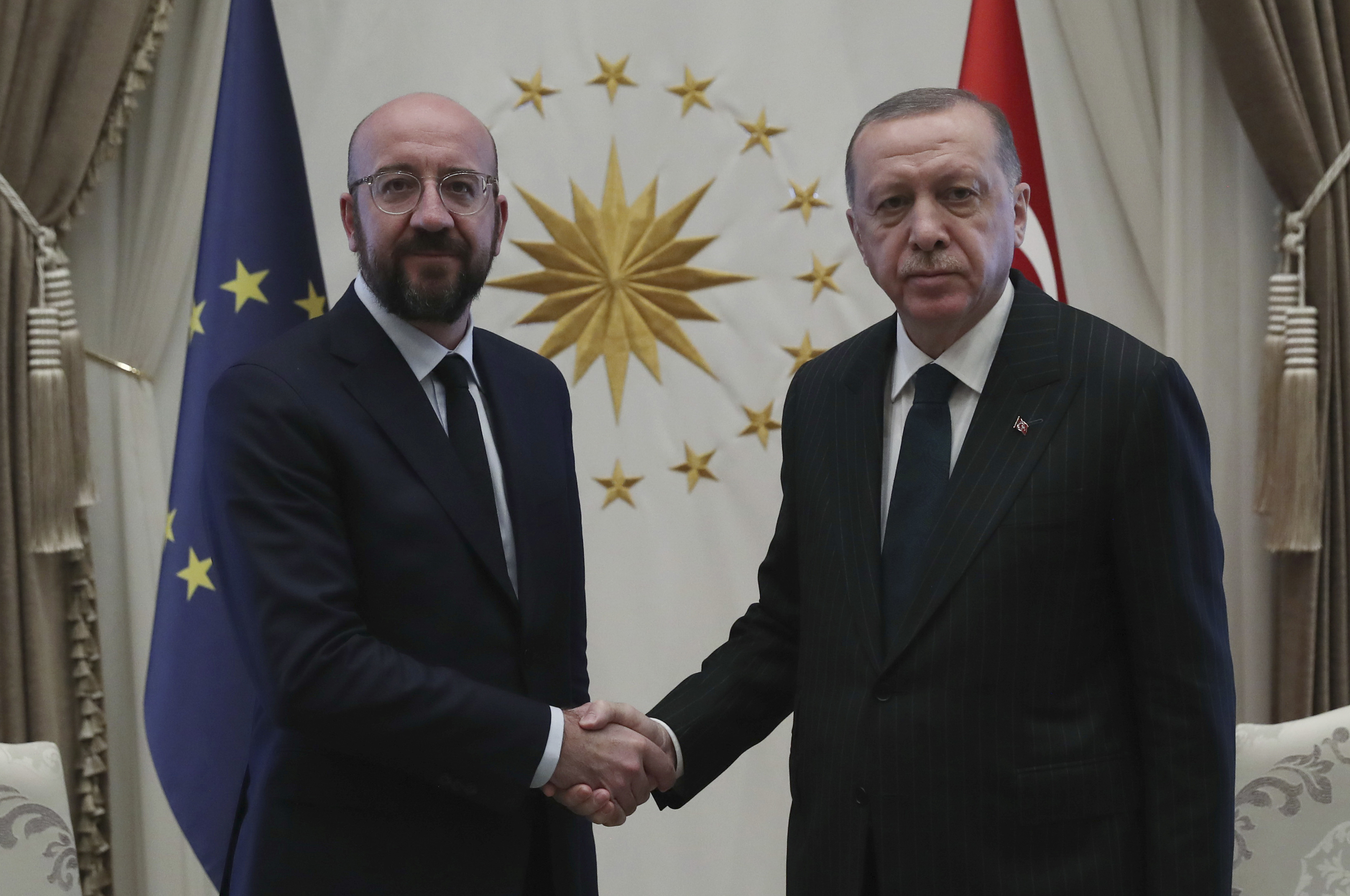EU, Turkey trade blame on deal as thousands gather at border