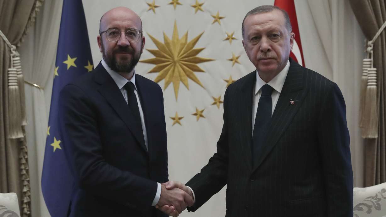 EU, Turkey trade blame on deal as thousands gather at border