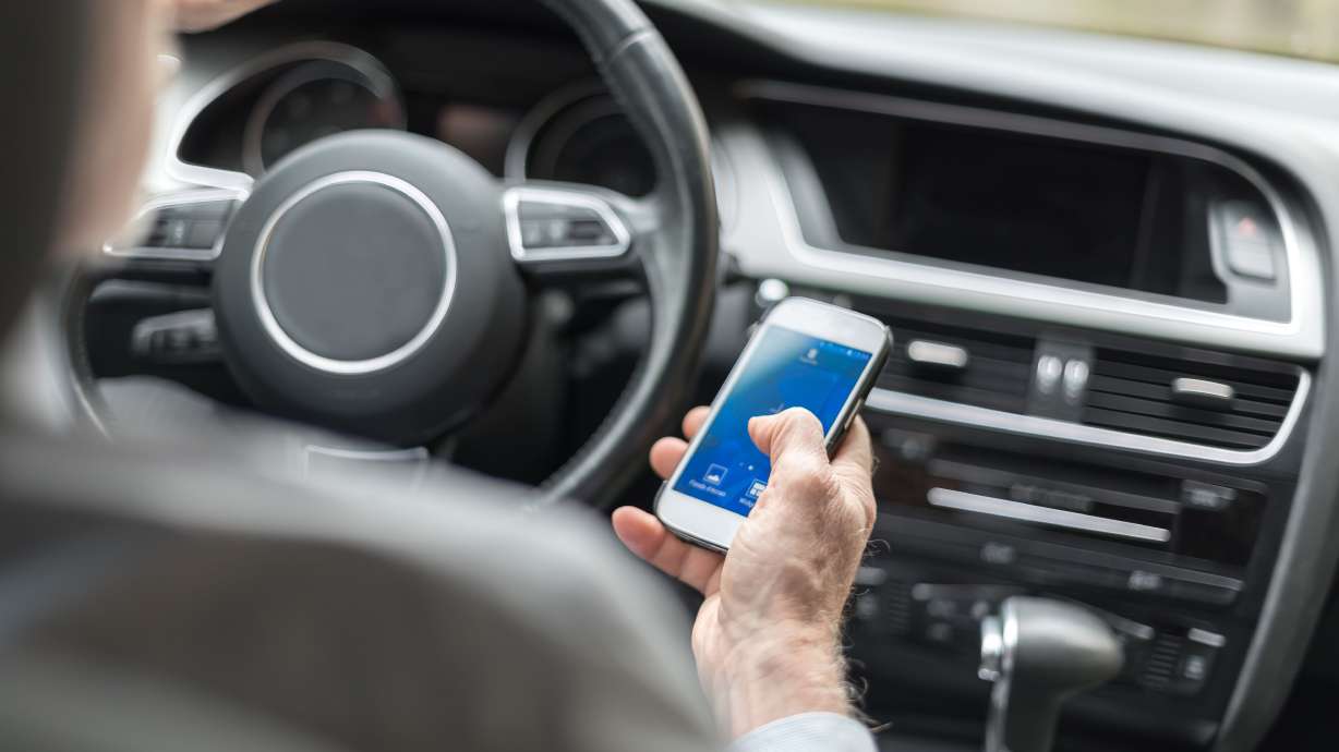 Distracted driving bill gets preliminary Senate approval