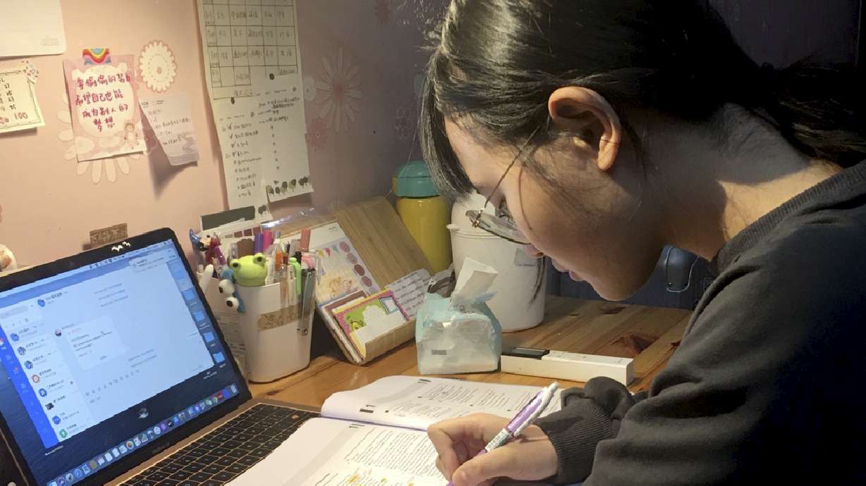 Virus cancels exams and jeopardizes Chinese students' plans