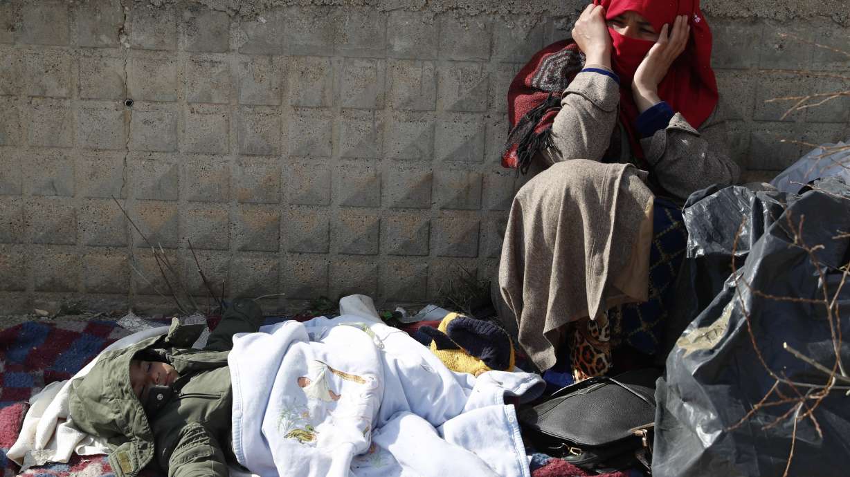 Tear gas sprayed across migrants at Turkey-Greece border