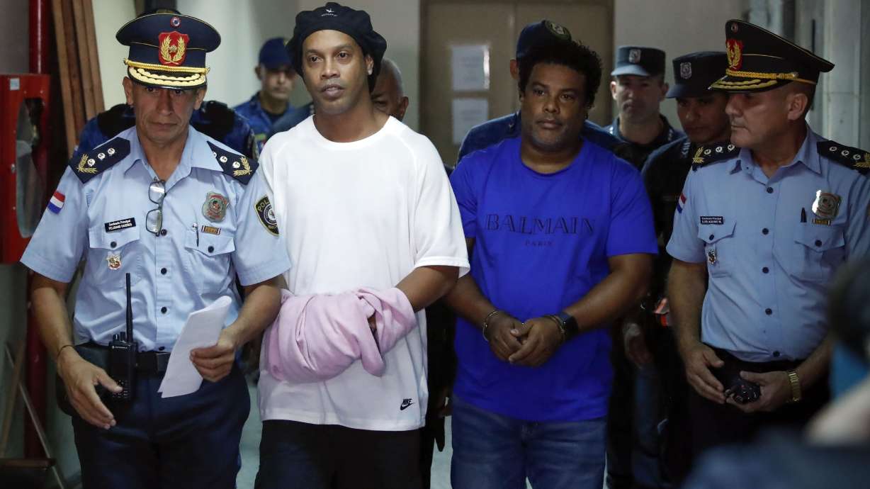 Handcuffed Ronaldinho and brother appear in Paraguayan court