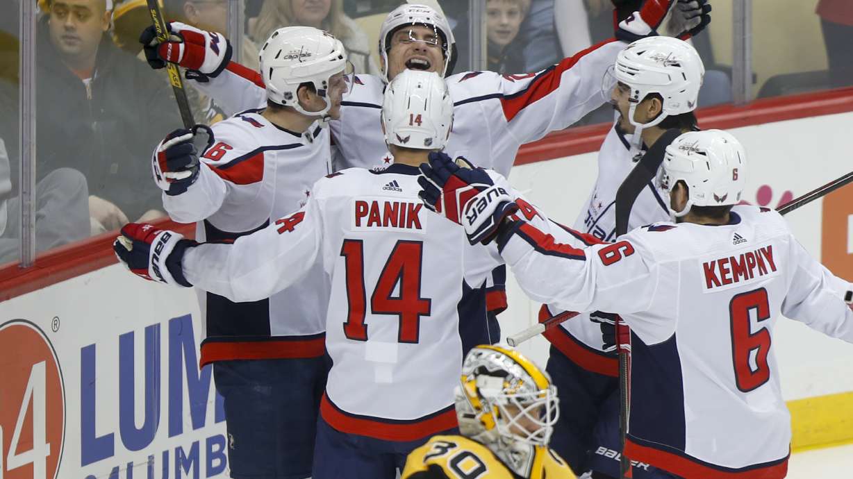 Capitals strike early, thrash Penguins 5-2