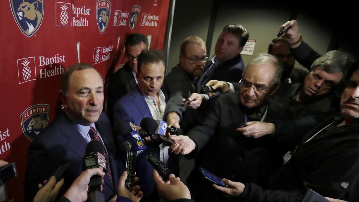 Virus may have US sports leagues cutting locker-room access