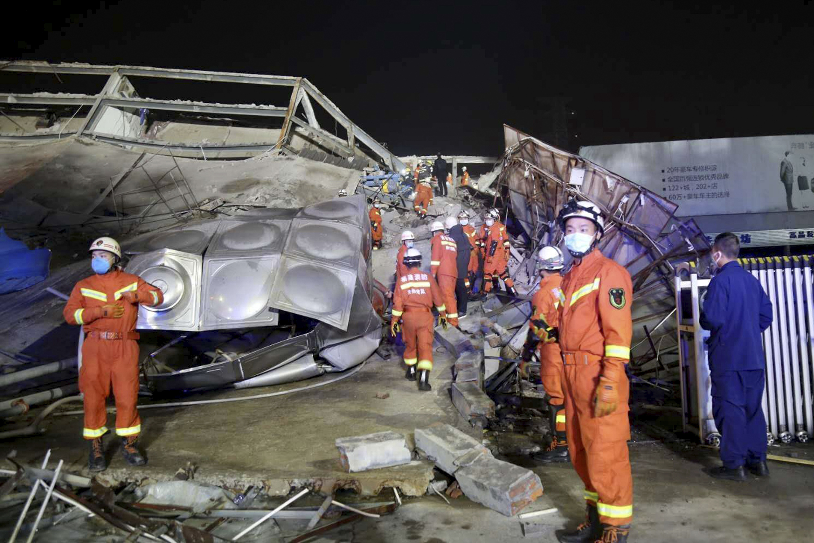 10 dead, 23 missing as hotel in China virus fight collapses