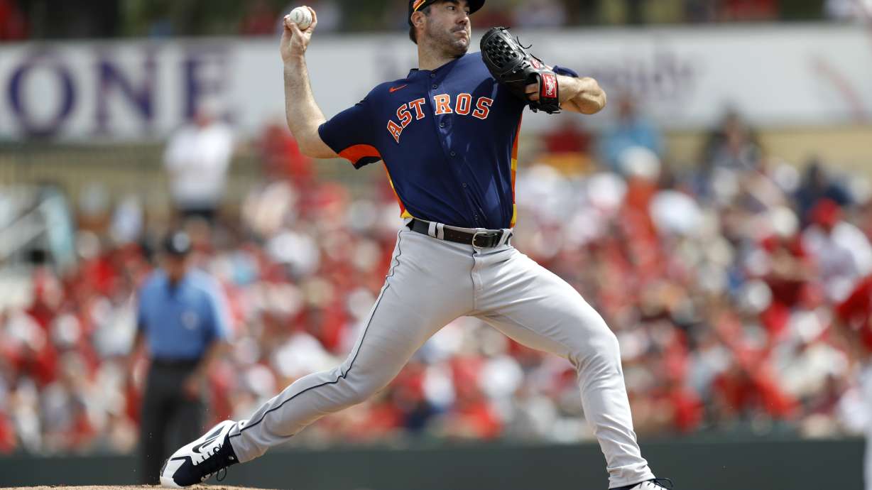 Astros ace Verlander pulled early with triceps soreness