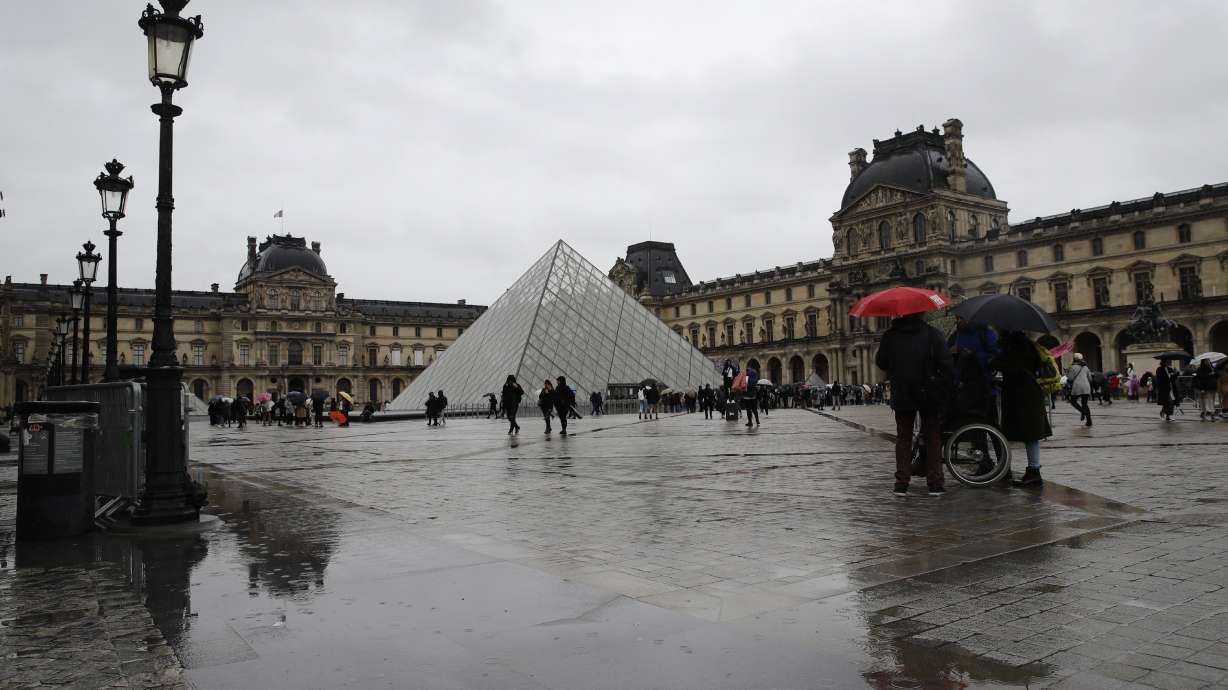 High level of Seine River concerns Paris officials