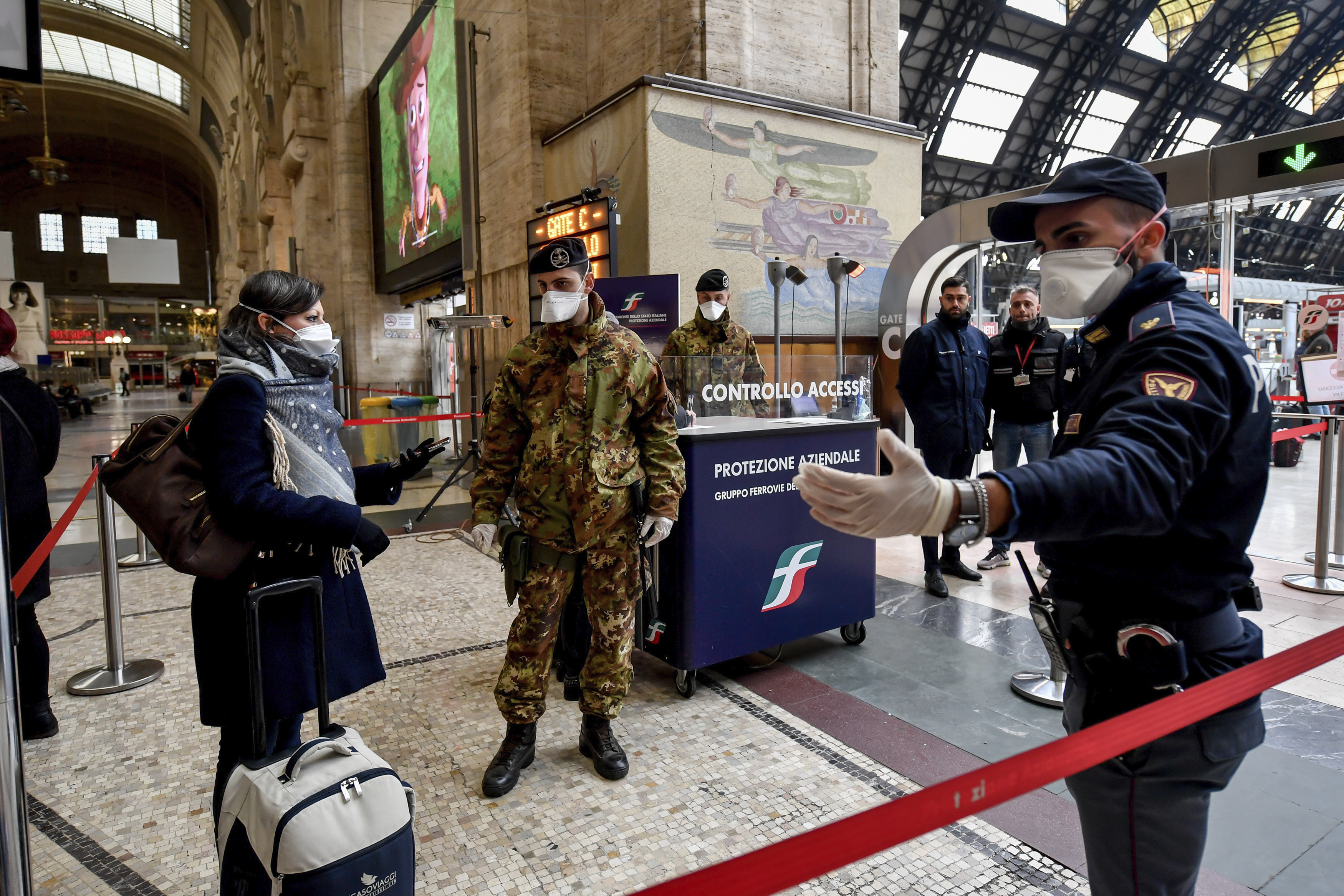 Italy expands lockdown, Israel tightens entry to halt virus 