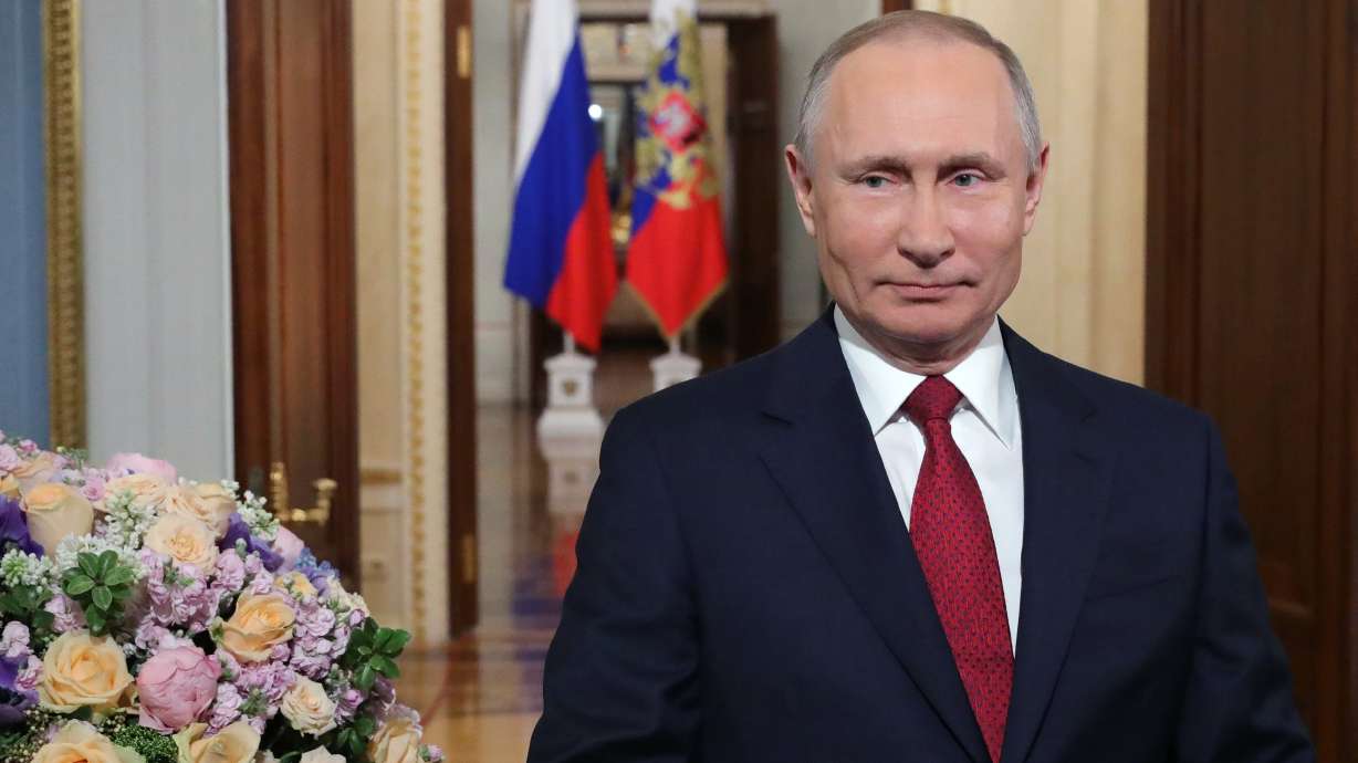 Putin backs term limit freeze allowing him to stay in office