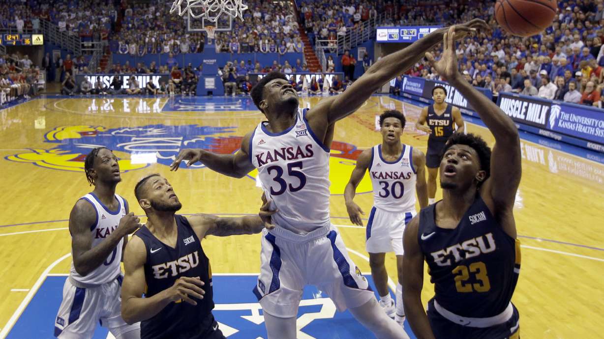 Kansas' Azubuike AP Big 12 player of year, Drew top coach