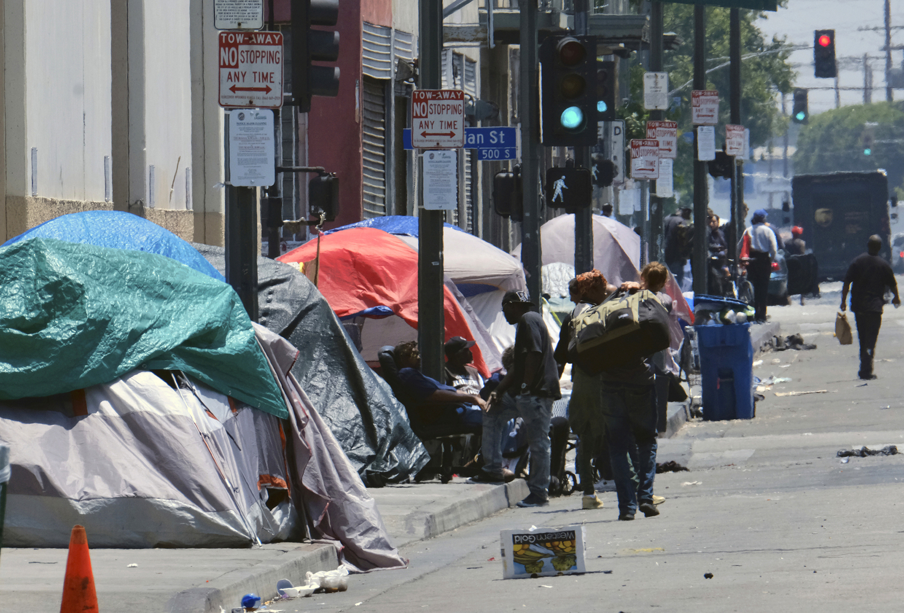 Lawsuit seeks to require LA to provide beds for homeless