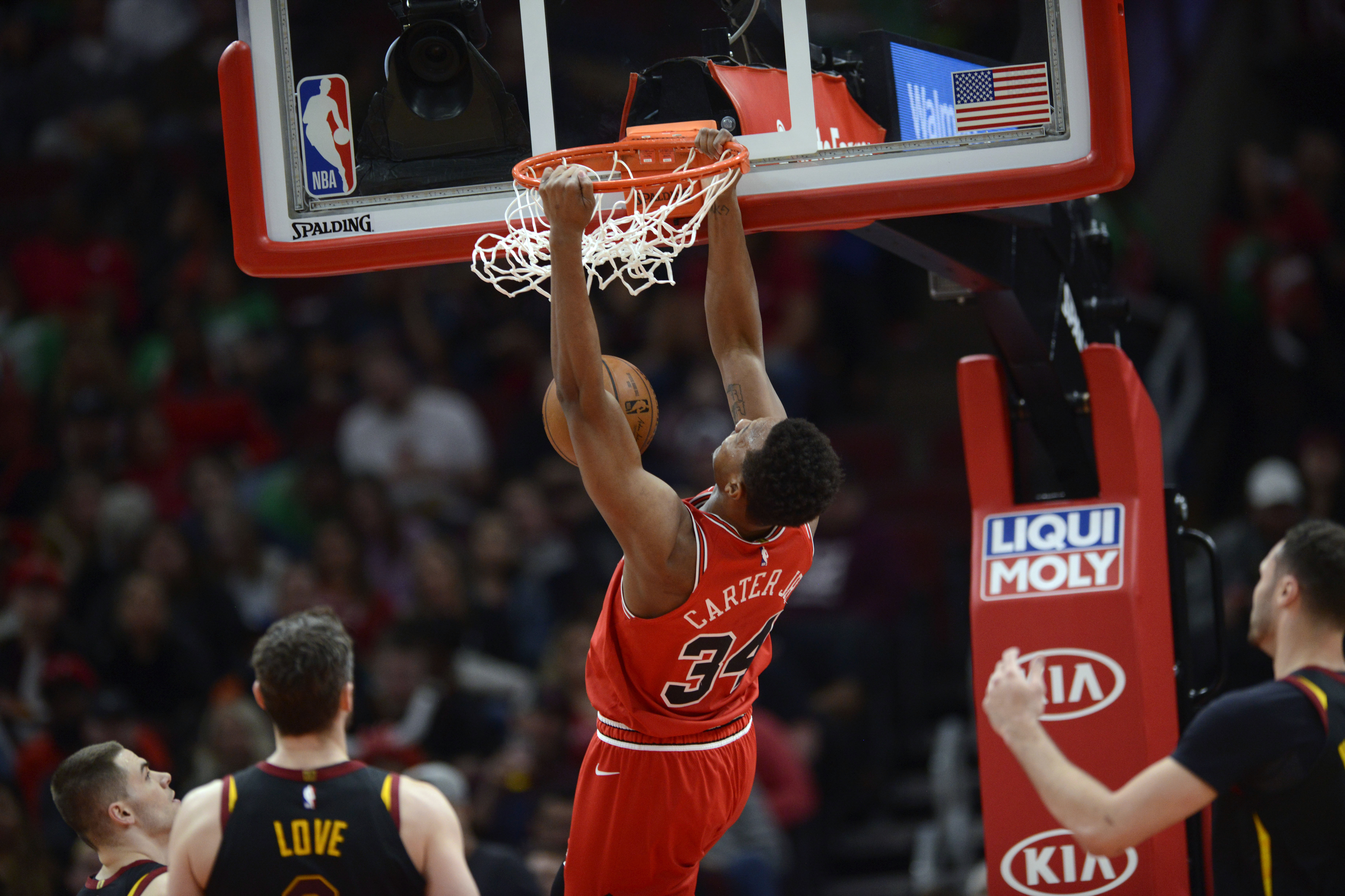 White scores 20, commits 9 TOs, Bulls beat Cavaliers 108-103