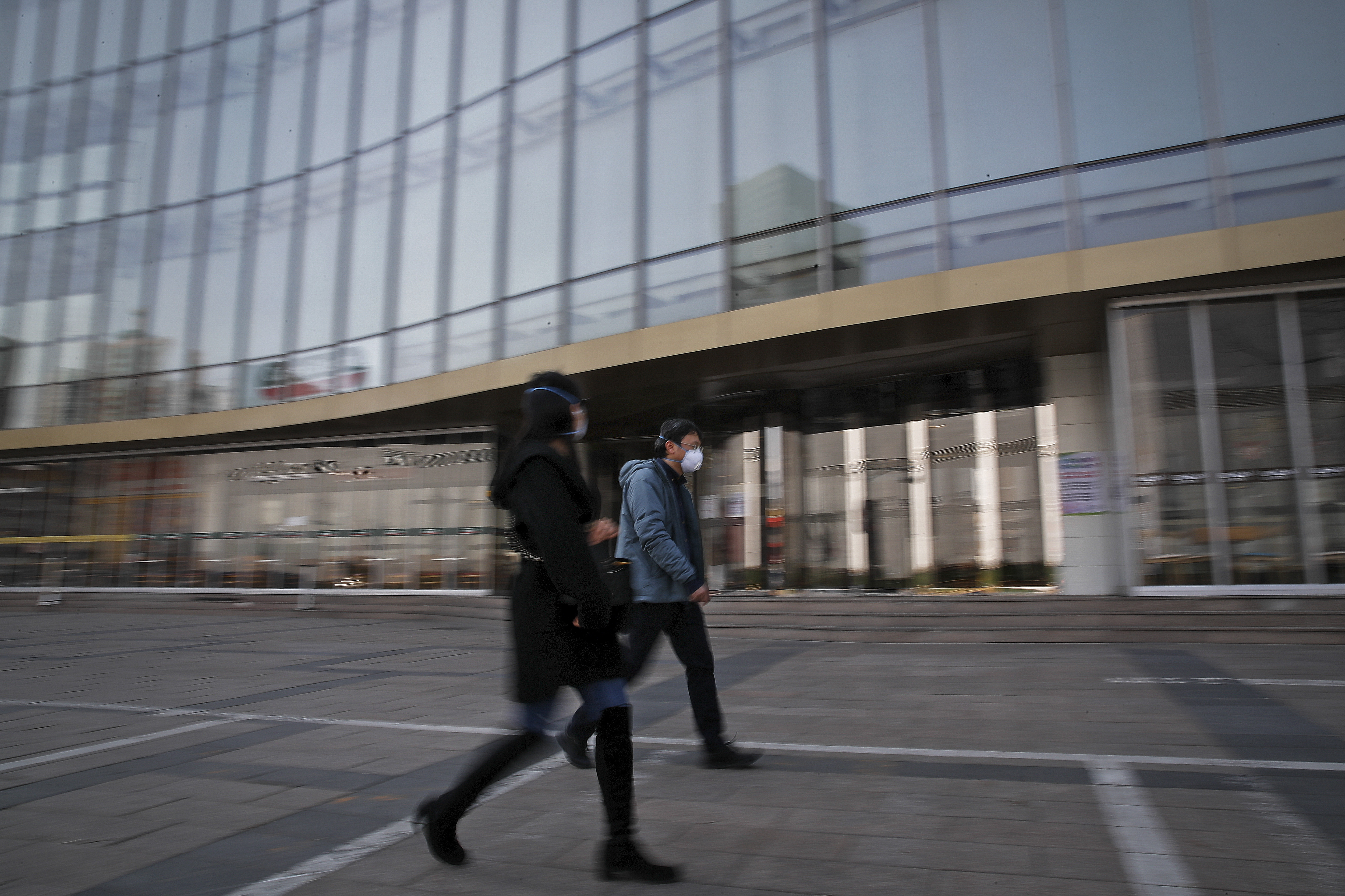 Province at China virus's center lets some companies reopen