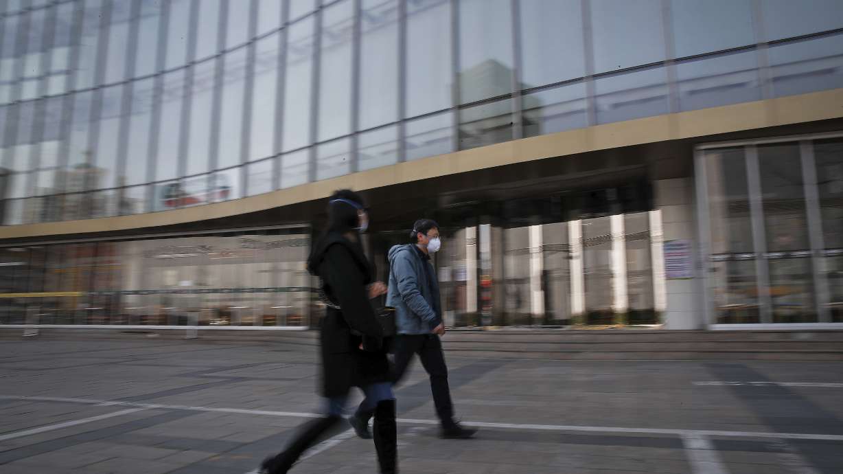 Province at China virus's center lets some companies reopen
