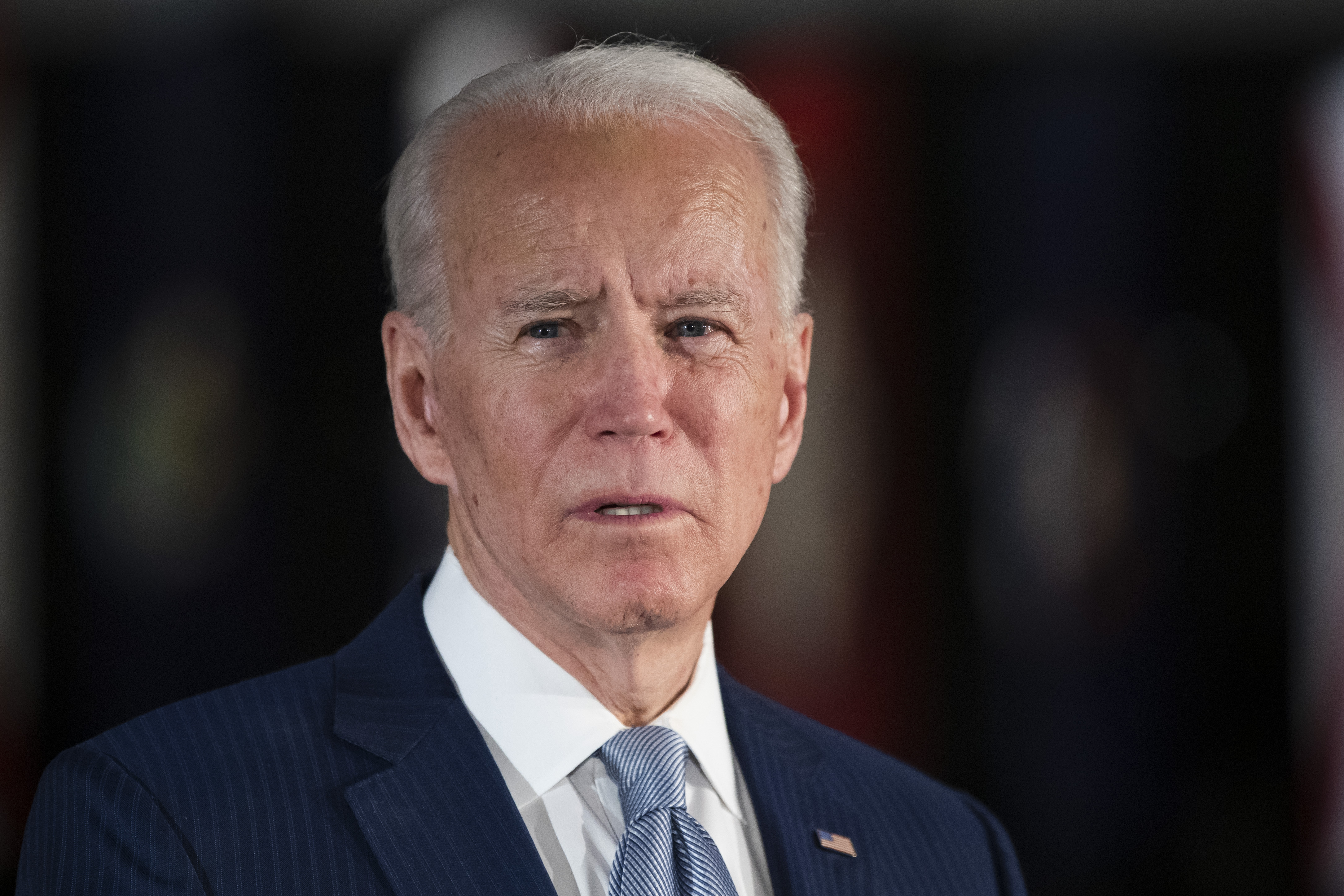 Biden pivots focus to Trump amid coronavirus concerns