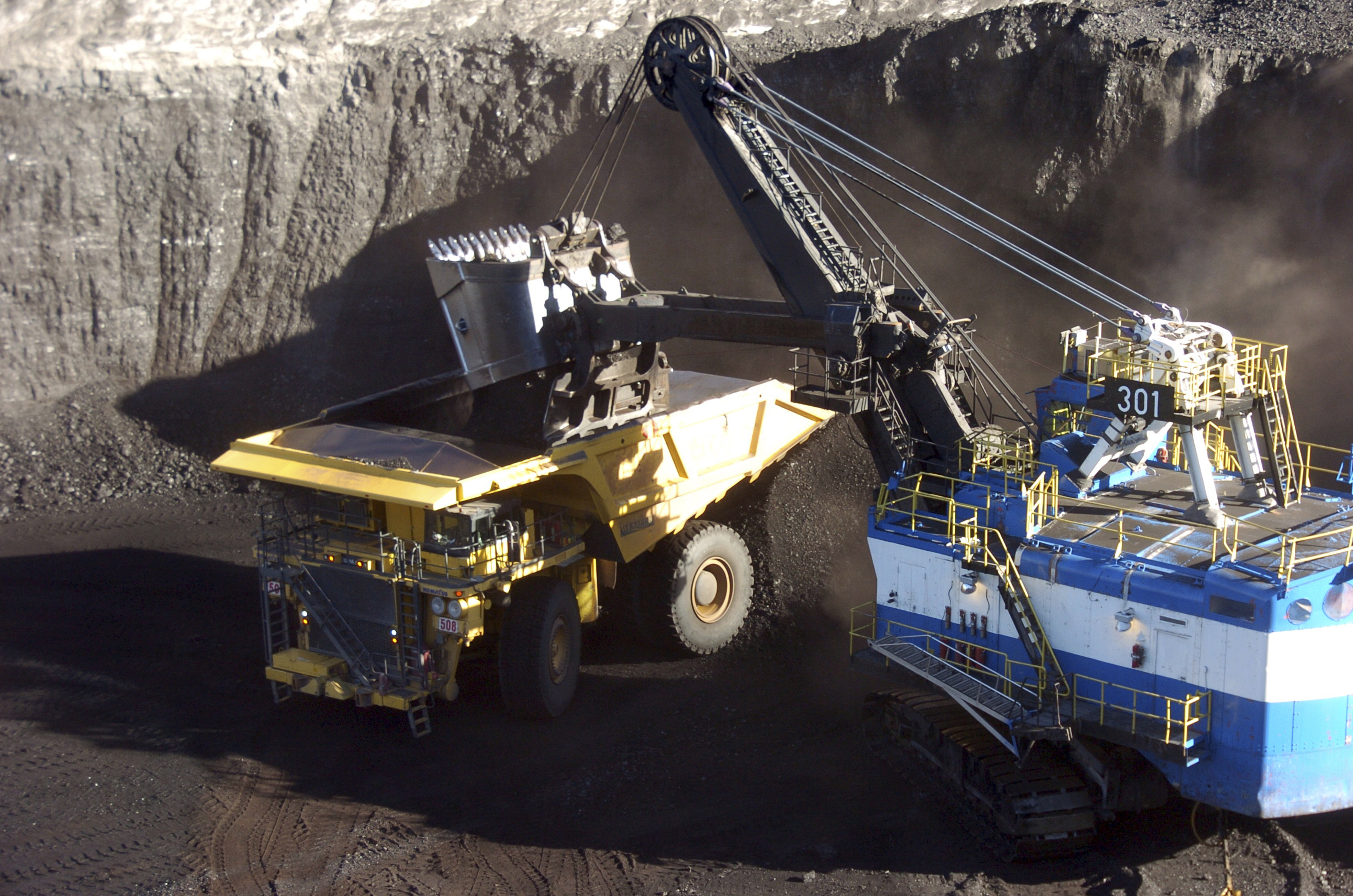 Montana, Navajo company reach deal on mine to waive immunity