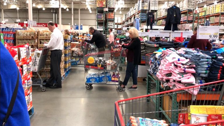 Shoppers met with long, long lines for groceries