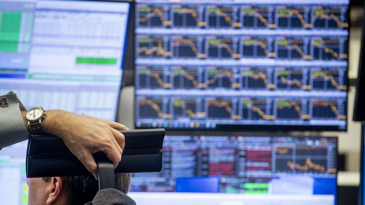 Fed takes extra steps to sooth virus-rattled bond market