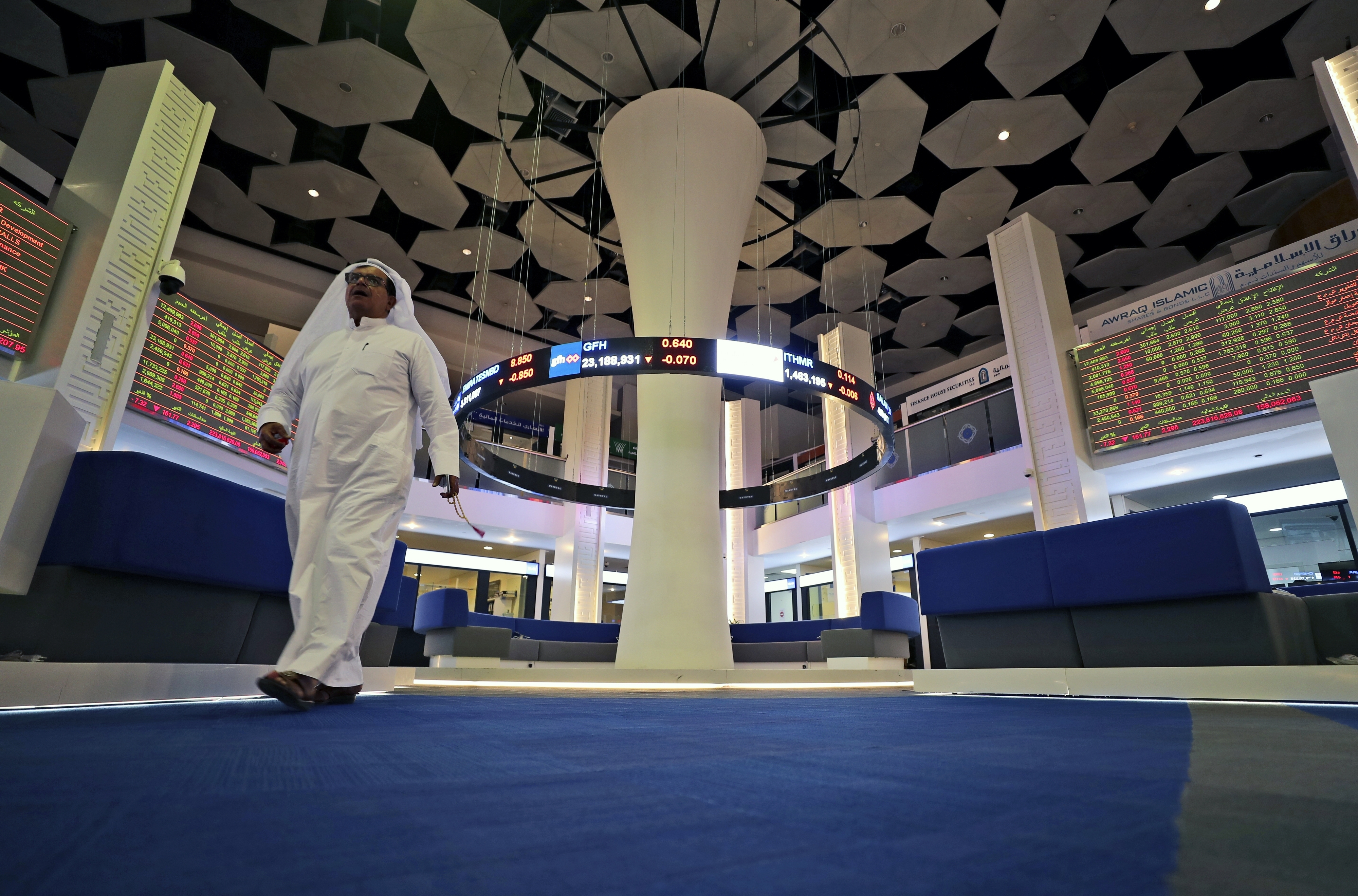 Iran reports more than 100 new virus deaths as fears mount