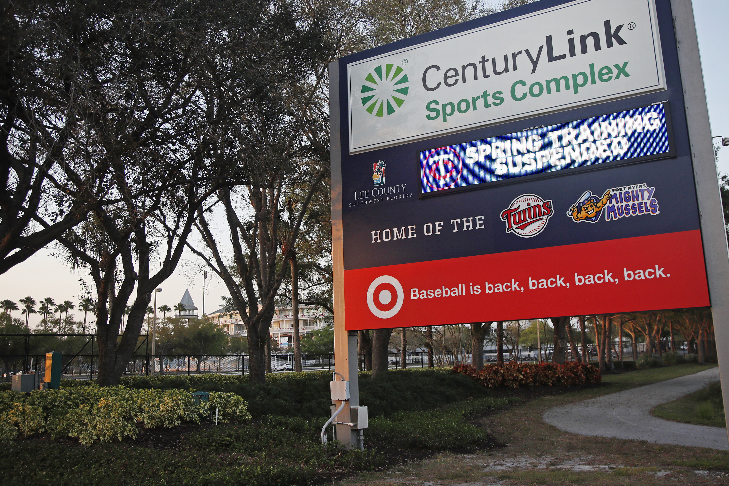 Minor league players sent scrambling by closed spring camps