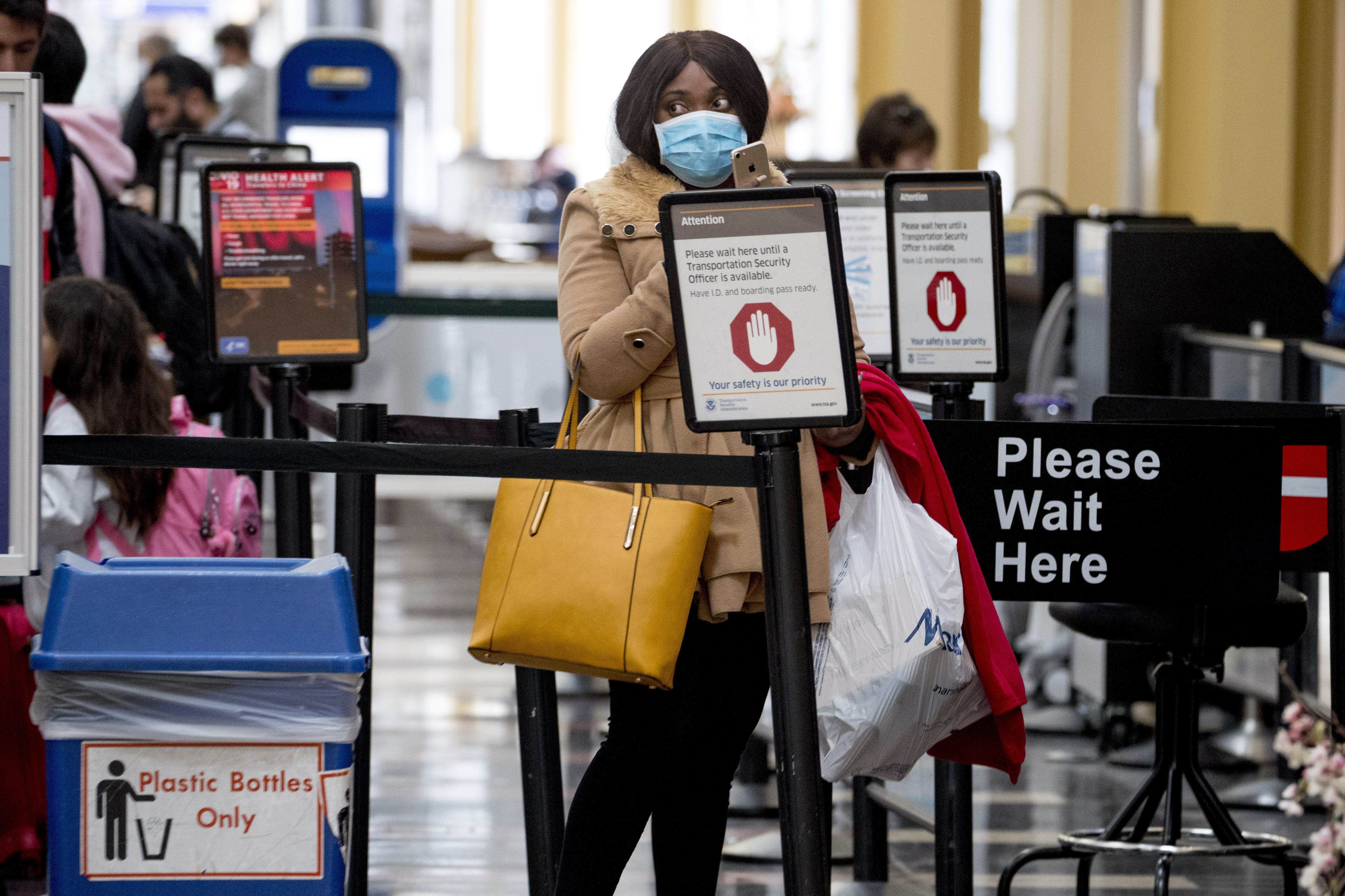 US airport security officers fear exposure as cases rise