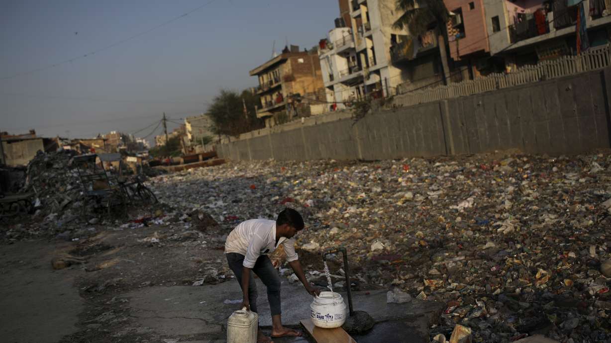 Lack of clean water for India's poor spawns virus concerns