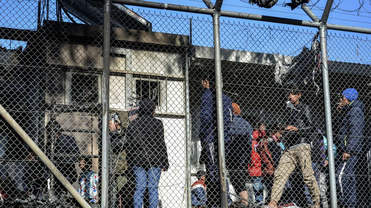 Greek police use tear gas on migrants at Turkish border