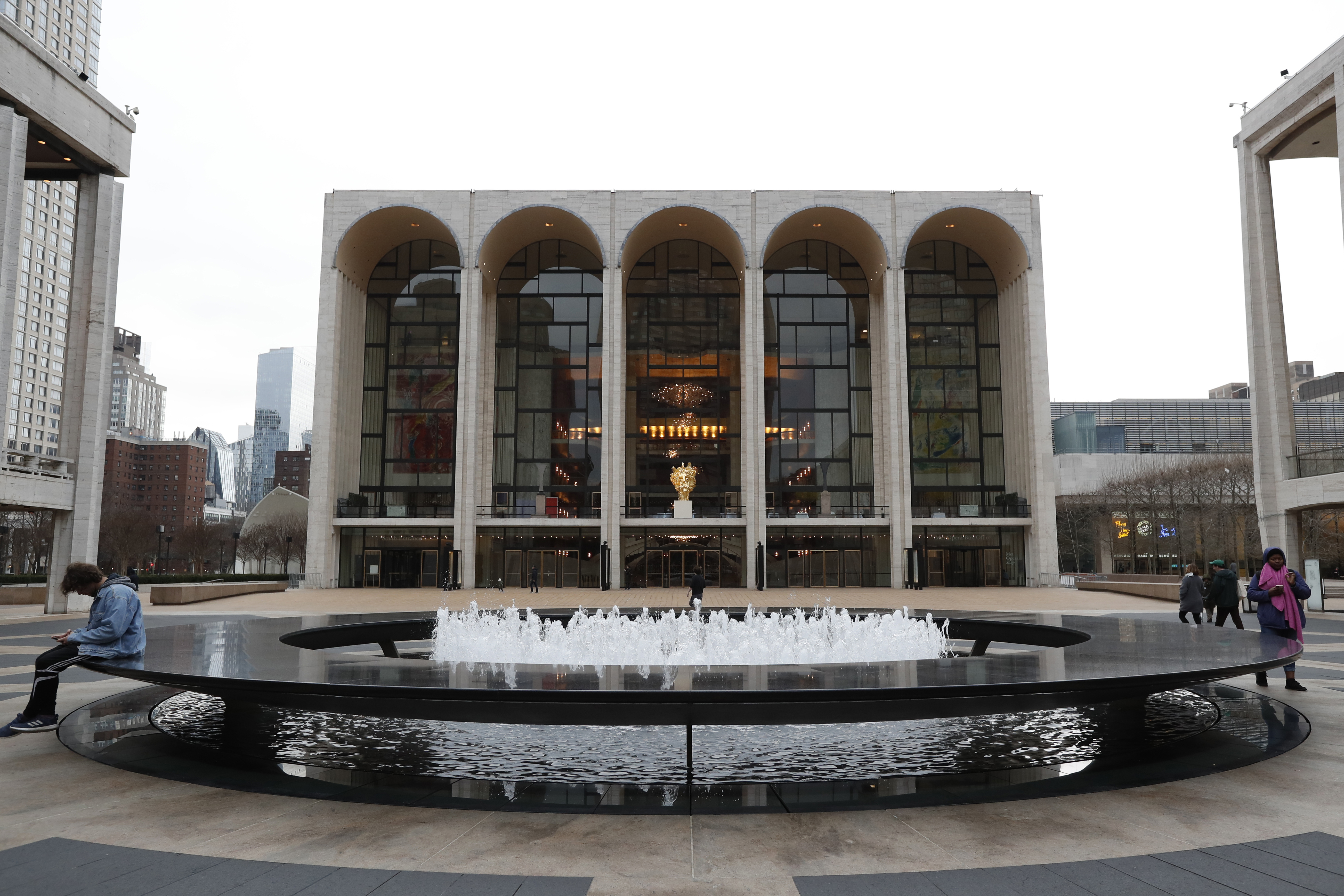 Met Opera cancels season, stops pay of orchestra, chorus