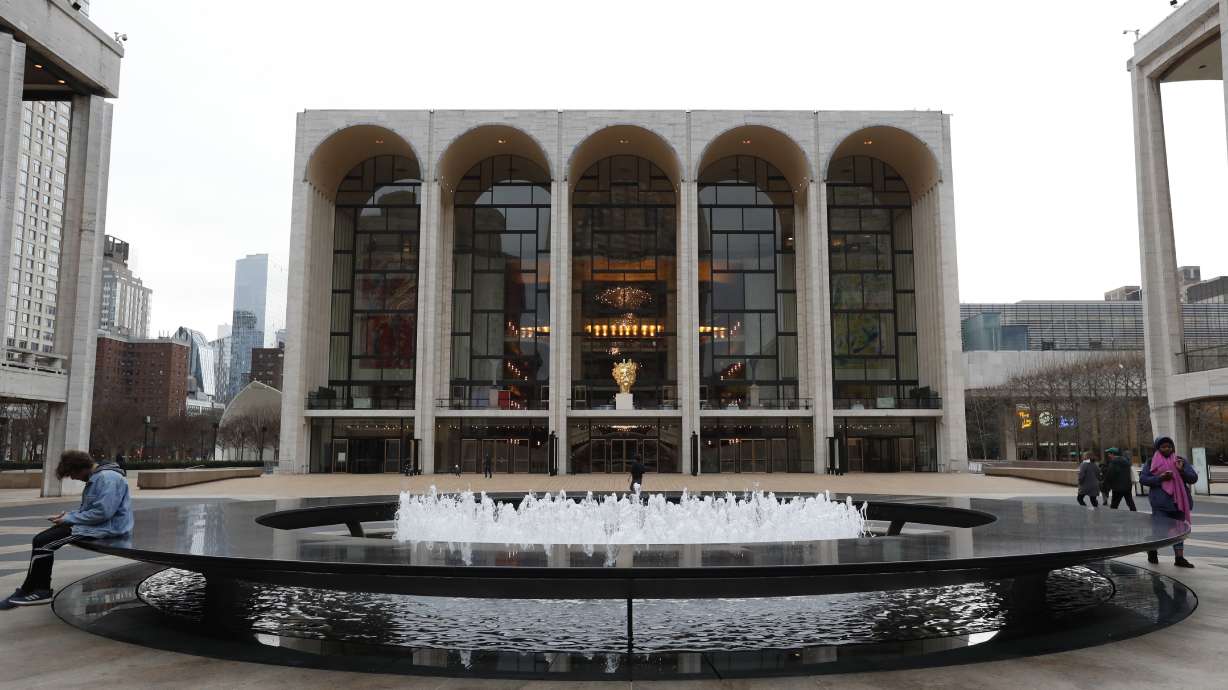 Met Opera cancels season, stops pay of orchestra, chorus
