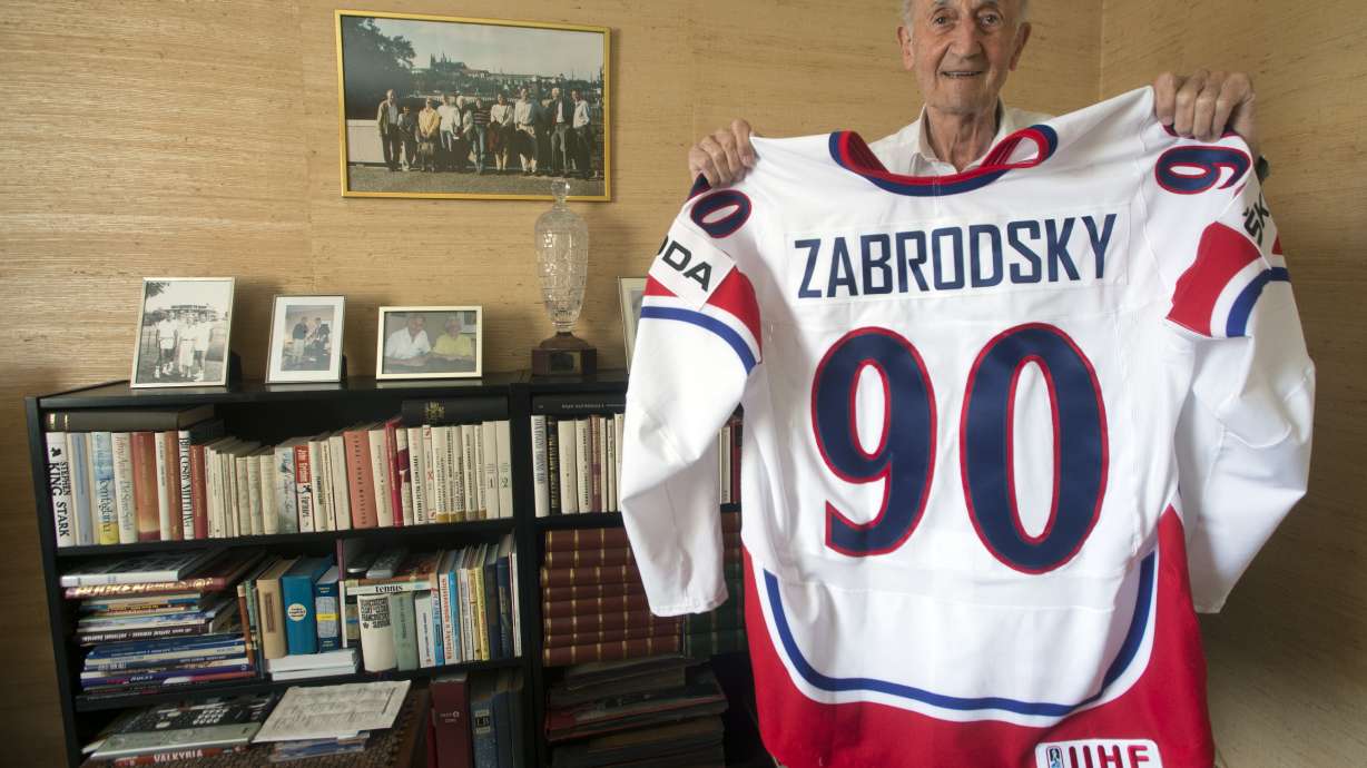 Czech hockey great Vladimir Zabrodsky dies at 97