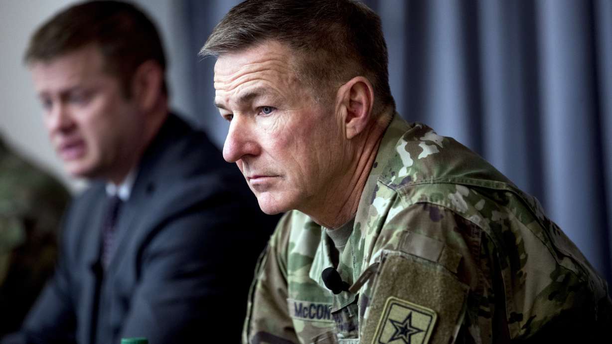 Army closing recruiting stations, moves effort online