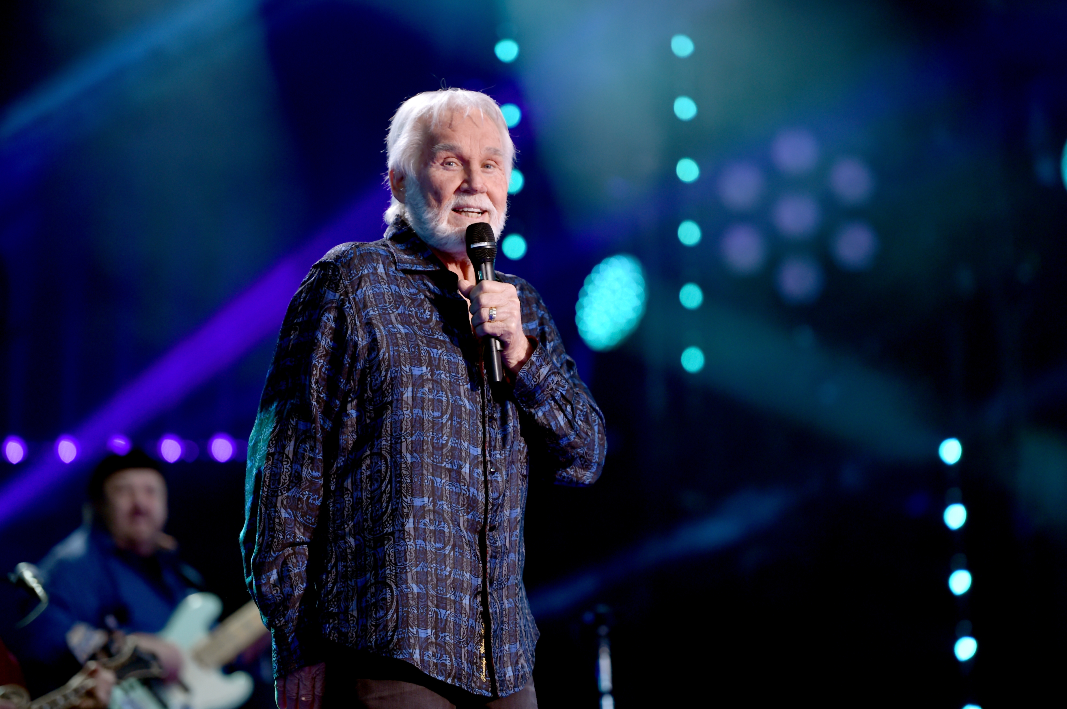 Legendary country singer Kenny Rogers dies at 81