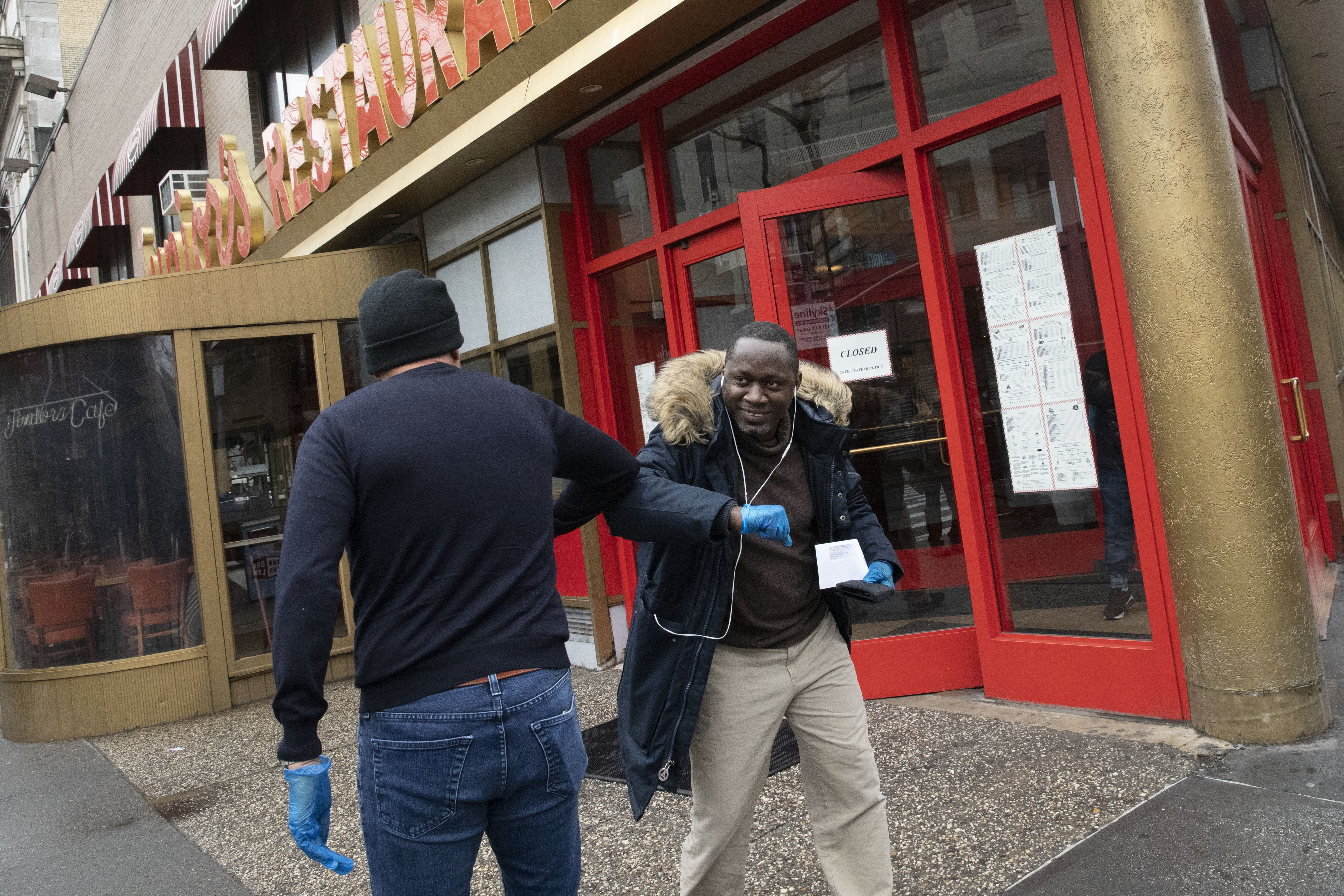 Virus brings worry, waiting at NYC's most famous eateries