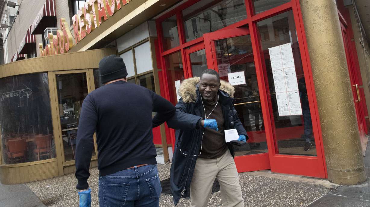 Virus brings worry, waiting at NYC's most famous eateries