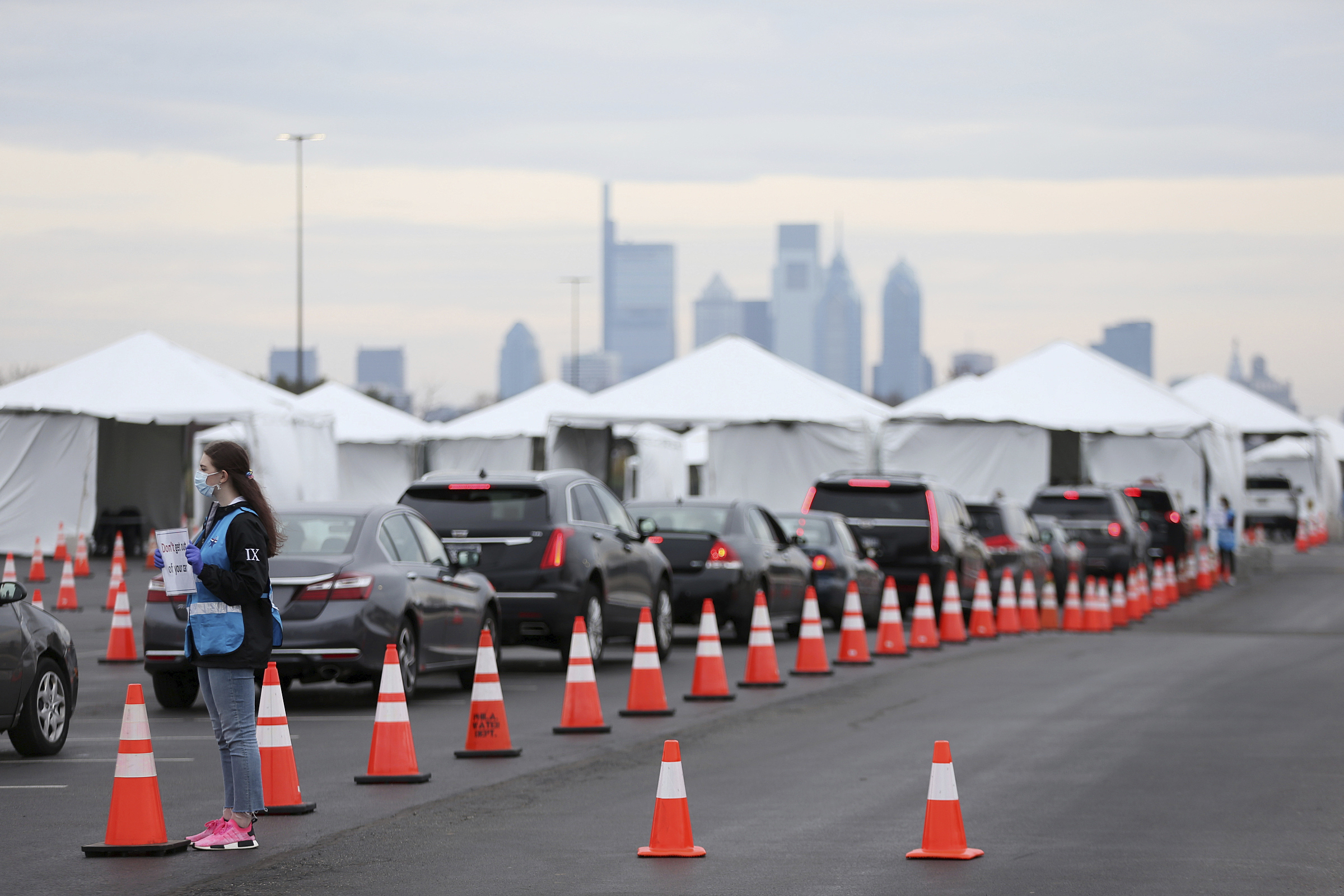 Chaos, inconsistency mark launch of drive-thru virus testing