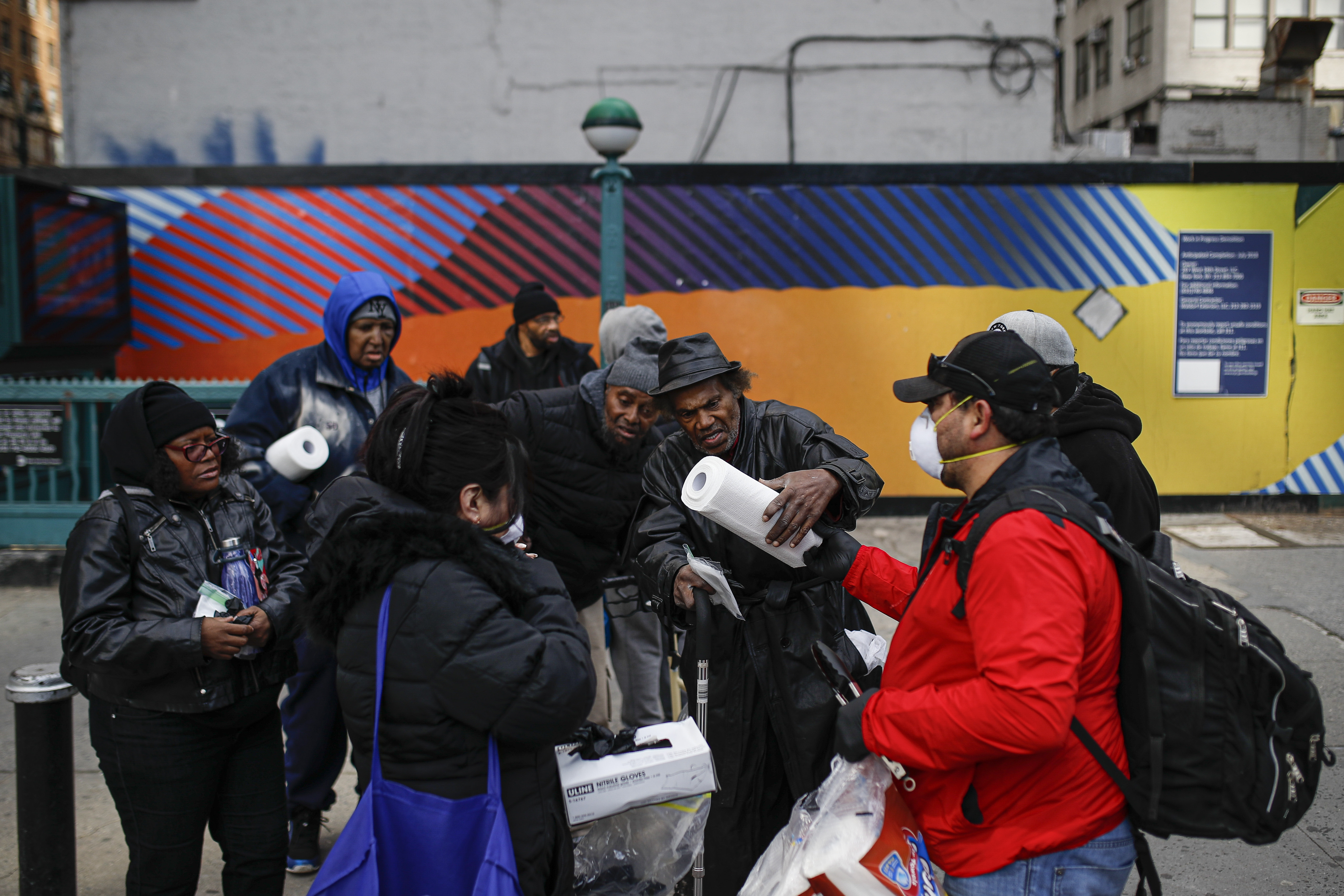 'I can do it.' Couple braves pandemic to help NYC’s homeless