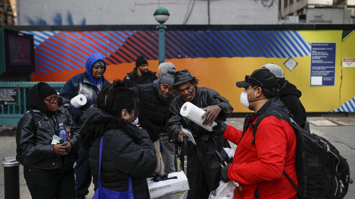 'I can do it.' Couple braves pandemic to help NYC’s homeless