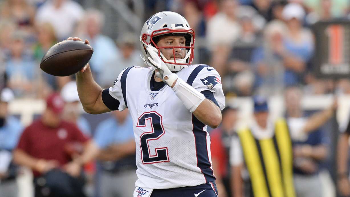 Ex-Brady backup Hoyer agrees to 1-year deal with Patriots
