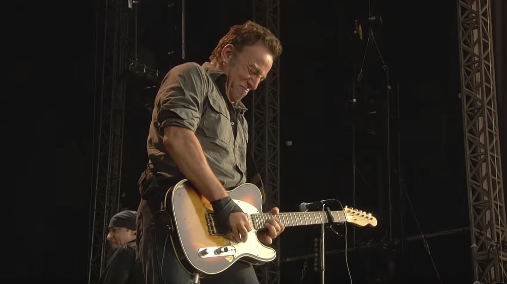 Bruce Springsteen, Sheryl Crow, others offer free concerts for fans stuck at home