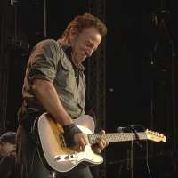 Bruce Springsteen, Sheryl Crow, others offer free concerts for fans stuck at home