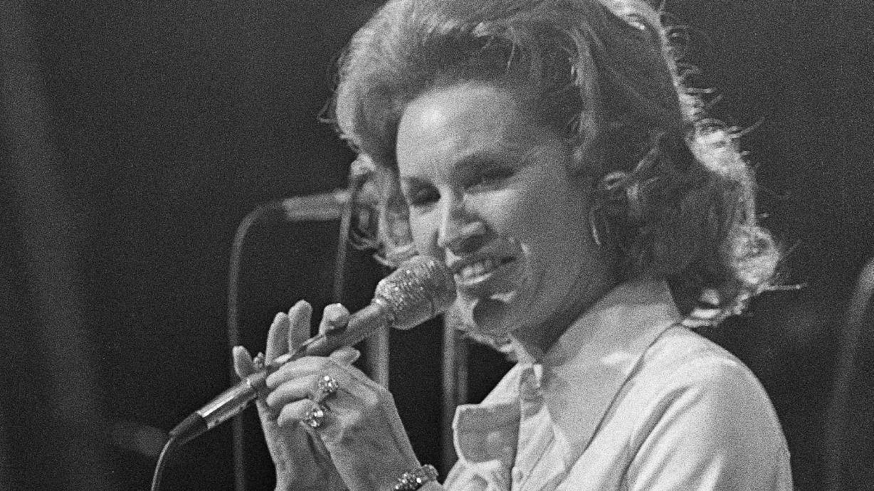 Singer-songwriter Jan Howard dies at 91