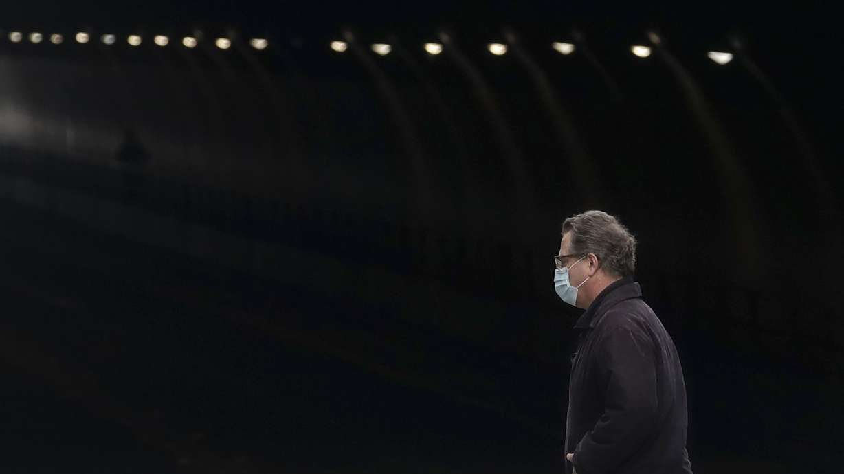 Should you wear mask in public if not sick with coronavirus?